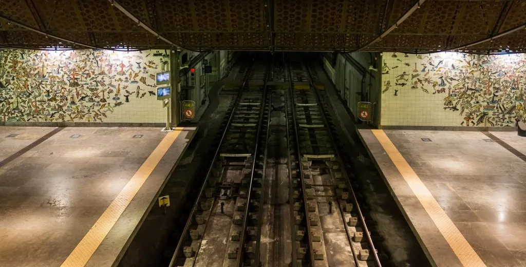 Oriente Metro Station