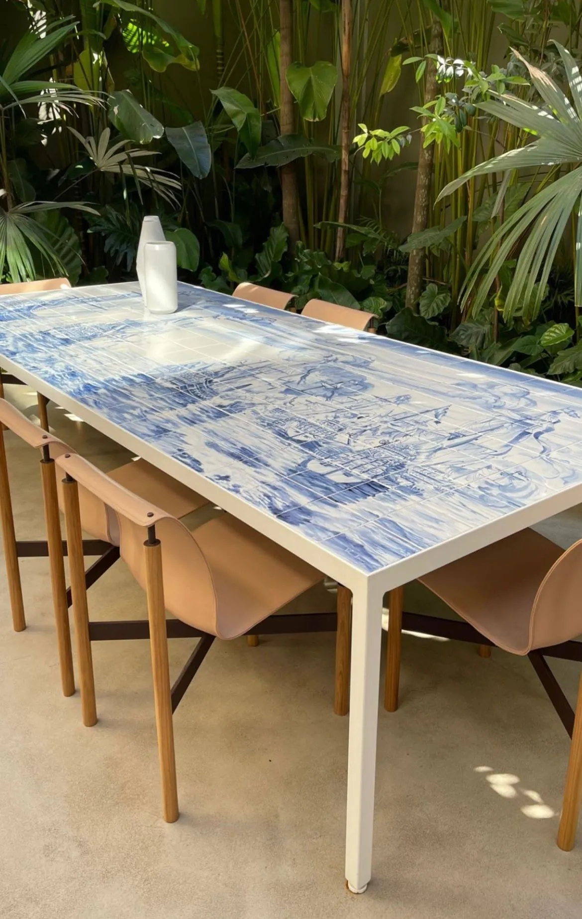 Studio MK 27 - Portuguese Table